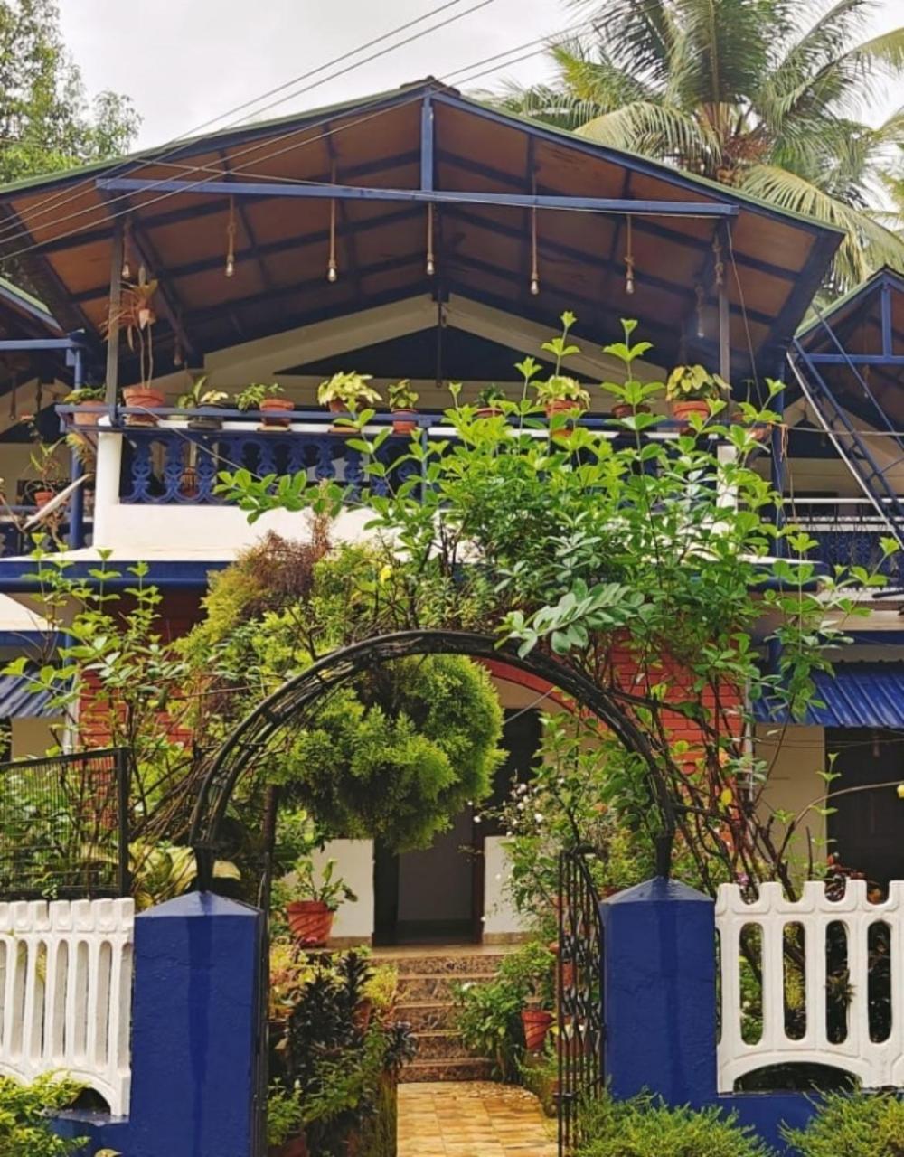 Вилла Curlies Blue House Анжуна Экстерьер фото